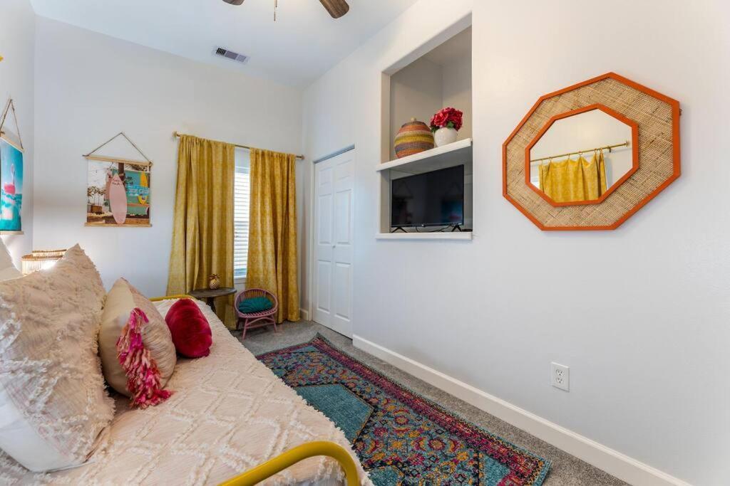5/3 With A Heated Pool 2 Min From Beach, Updated Galveston Exterior photo